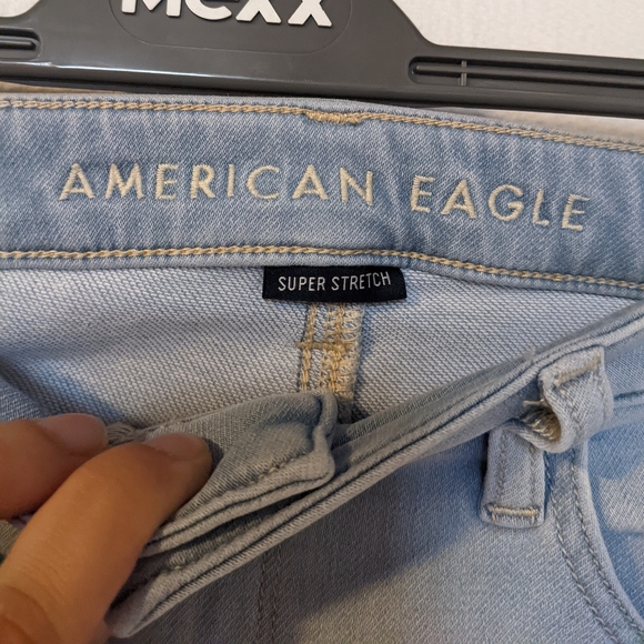 American Eagle High Waisted Jeans - Picture 2 of 4